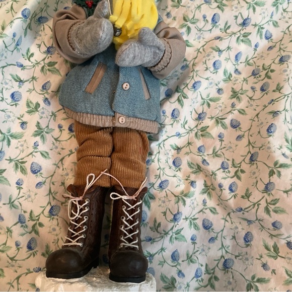 Boyd’s Home Town Bunch Caroler Brady - Picture 2 of 7